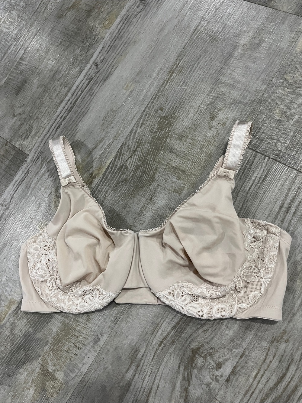 Olga Lace-Trim Full Coverage Bra in Light Taupe - Picture 4 of 8